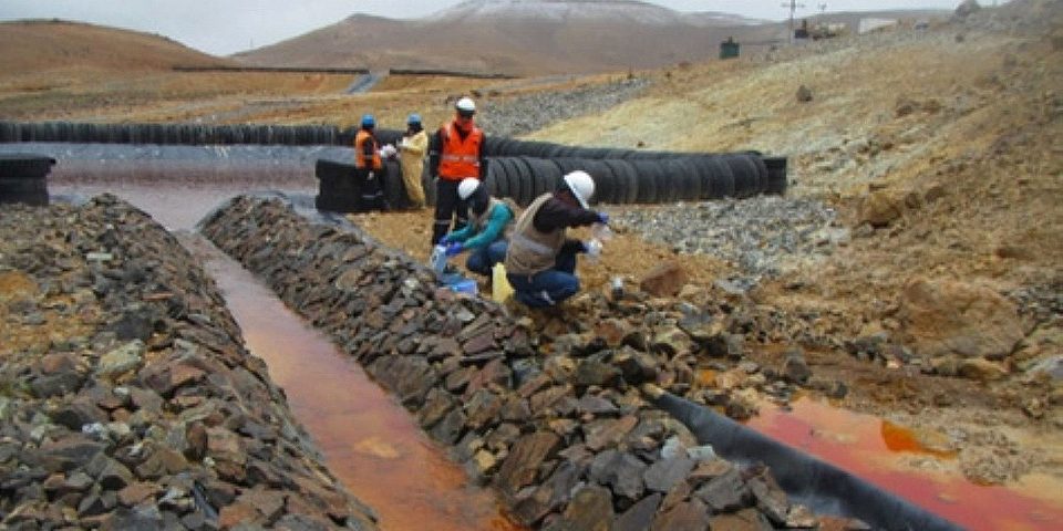 Puno OEFA ordena a minera Aruntani paralizar botadero de aguas ácidass